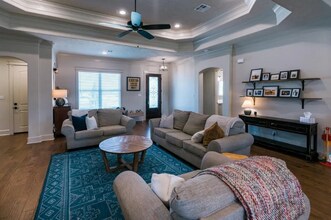 5038 Greenstone Way in Bryan, TX - Foto de edificio - Building Photo