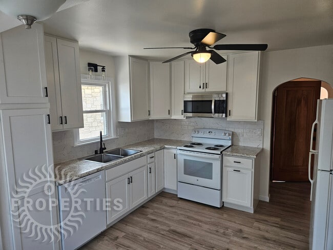 2948 S 46th St, Unit 2948 in Milwaukee, WI - Building Photo - Building Photo