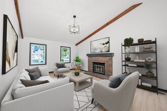 8040 Geneva St in Woodridge, IL - Building Photo - Building Photo