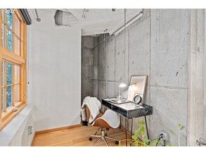 1420 NW Lovejoy St in Portland, OR - Foto de edificio - Building Photo