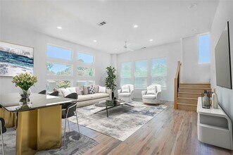 5647 Live Oak St in Dallas, TX - Building Photo - Building Photo
