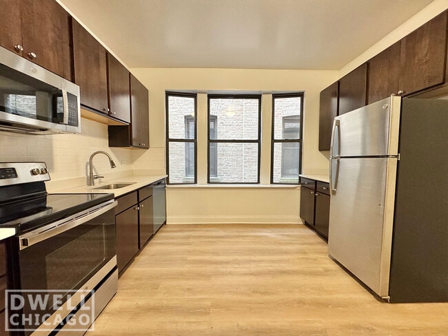 3142 W Belden Ave, Unit 2323