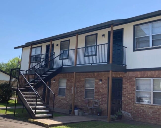 1415 W Norris St in El Campo, TX - Building Photo - Building Photo