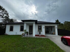 425 Majors Ave S in Lehigh Acres, FL - Building Photo