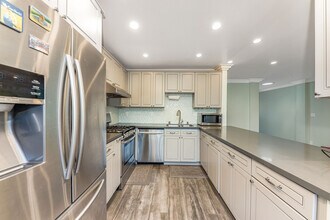 685 Comet Dr in Foster City, CA - Building Photo - Building Photo