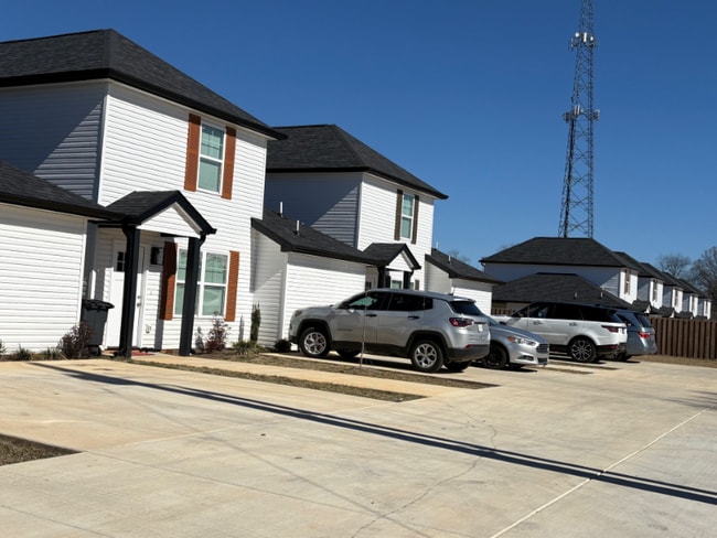 108 Hobson St in McMinnville, TN - Foto de edificio - Building Photo