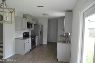 7061 Civic Club Dr in Jacksonville, FL - Building Photo - Building Photo
