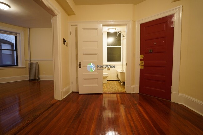 885 Massachusetts Ave in Cambridge, MA - Building Photo - Building Photo
