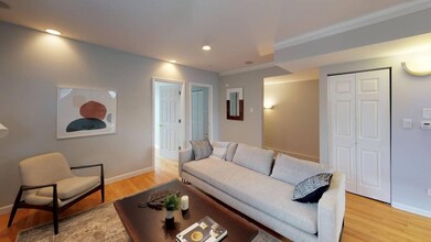 1632 W Blackhawk St, Unit 2 in Chicago, IL - Foto de edificio - Building Photo