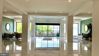 501 Slaters Ln in Alexandria, VA - Building Photo - Building Photo