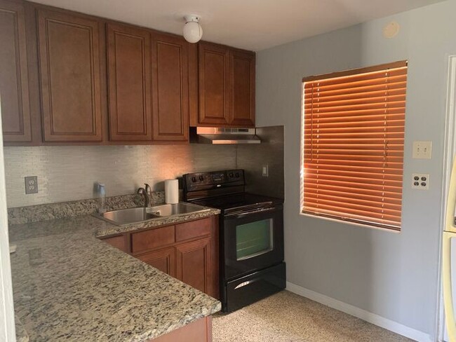 1703 Edgewater Dr in Edgewater, FL - Building Photo - Building Photo