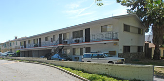 1308 N Los Robles Ave Apartamentos