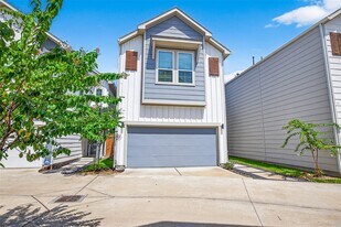 778 W Tidwell Rd in Houston, TX - Building Photo