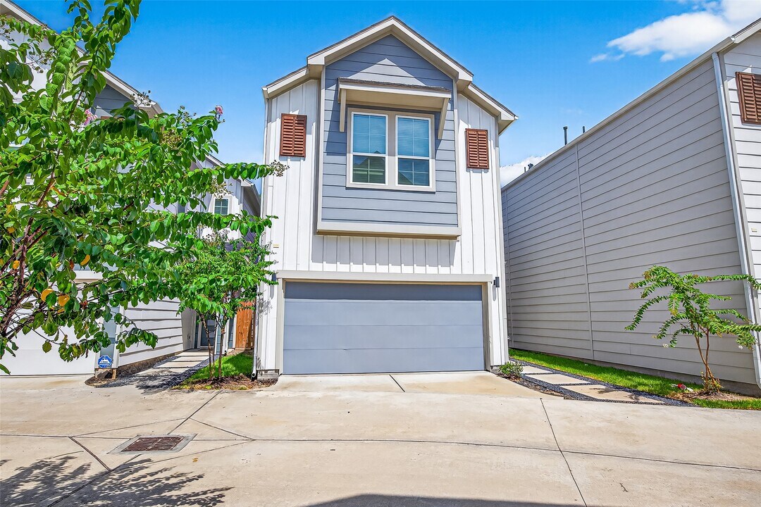 778 W Tidwell Rd in Houston, TX - Building Photo