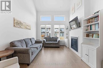 695 Capricorn Cir in Ottawa, ON - Building Photo - Building Photo