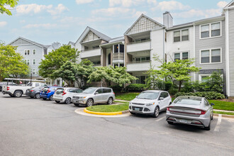 Lafayette Forest Condominiums in Annandale, VA - Building Photo - Building Photo