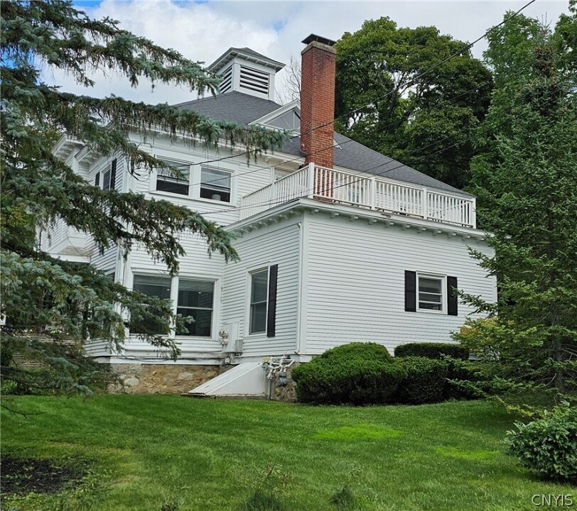 40 Lakeview Cir in Skaneateles, NY - Building Photo