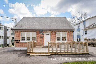 379-379 Erb St. W in Waterloo, ON - Building Photo