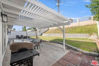 19619 Ermine St in Santa Clarita, CA - Building Photo - Building Photo