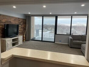 101 Bar Harbour Rd in Schaumburg, IL - Building Photo - Building Photo