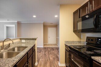 Berry Shoals in Duncan, SC - Building Photo - Interior Photo