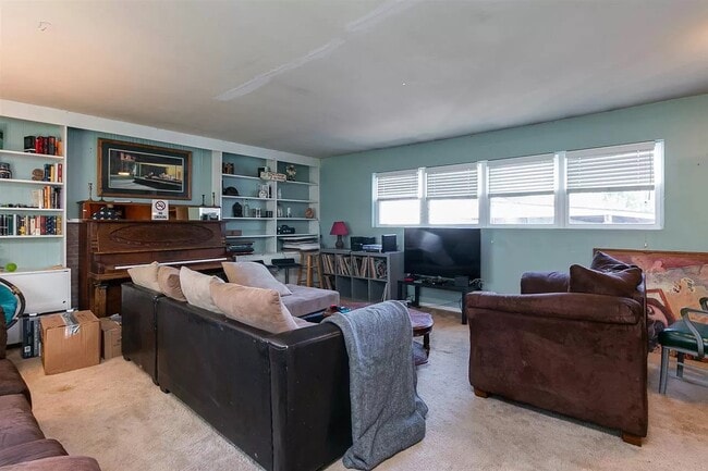 property at 1944 Hunting Ave