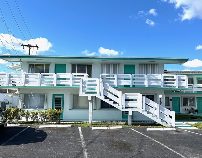property at 2304 Lake Osborne Dr