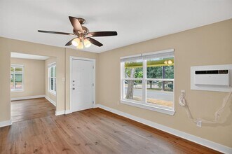 515 W 8th St in Georgetown, TX - Building Photo - Building Photo