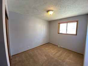 8803 S 143rd St in Omaha, NE - Building Photo - Building Photo