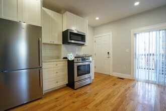 374 Oxford St, Unit 2 in Cambridge, MA - Foto de edificio - Building Photo