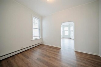 62 Reservoir Ave in Jersey City, NJ - Building Photo - Interior Photo