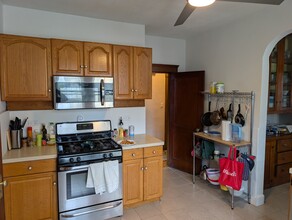 49 Adams St, Unit 2 in Medford, MA - Foto de edificio - Building Photo