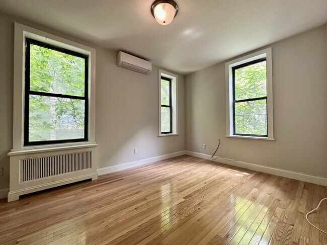29 W 12th St in New York, NY - Building Photo - Building Photo