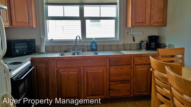 2305 6th St in Bremerton, WA - Building Photo - Building Photo