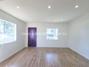 200 N Acacia Ave in Compton, CA - Building Photo - Building Photo