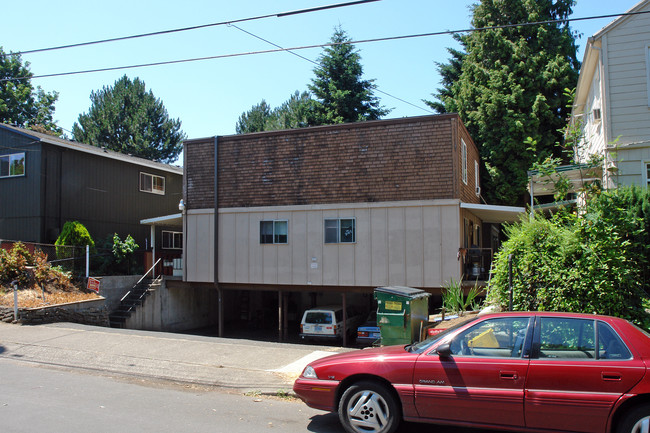 117 SE 30th Pl in Portland, OR - Foto de edificio - Building Photo