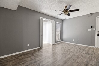 2300 Balsam Dr, Unit G307 in Arlington, TX - Building Photo - Building Photo