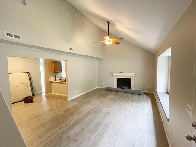 504 Arrowhead Dr in Lawrence, KS - Building Photo - Building Photo
