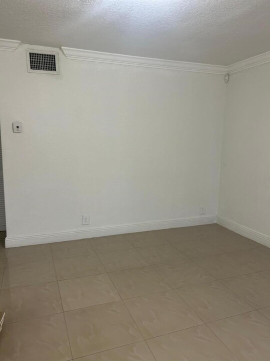 110 SE 2nd St, Unit 105 in Hallandale Beach, FL - Building Photo