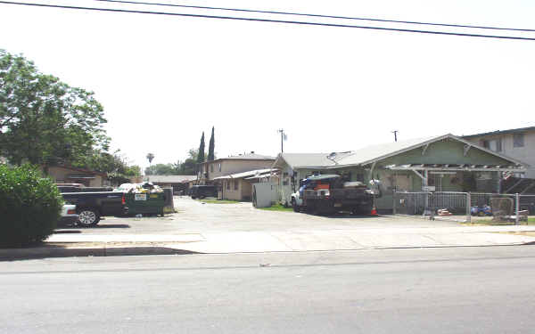 4043-4045 La Rica Ave in Baldwin Park, CA - Foto de edificio