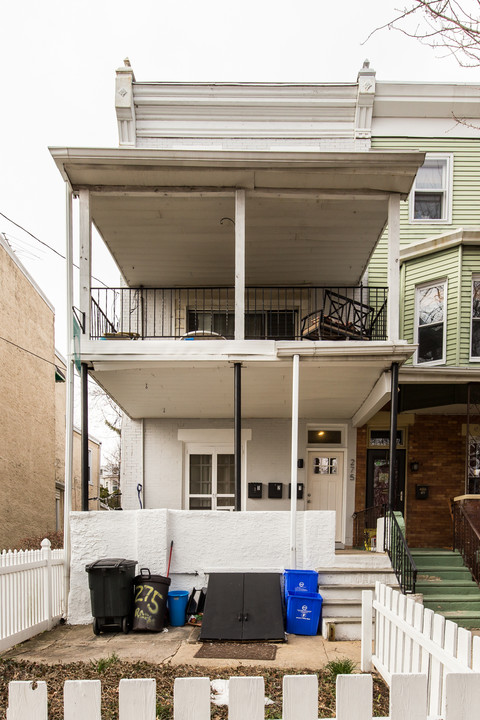 275 Rochelle Ave in Philadelphia, PA - Building Photo