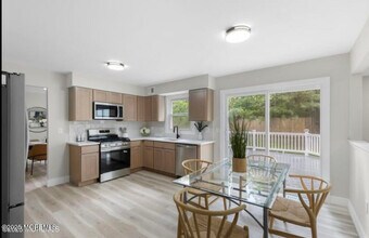 850 Paul Dr in Toms River, NJ - Foto de edificio - Building Photo