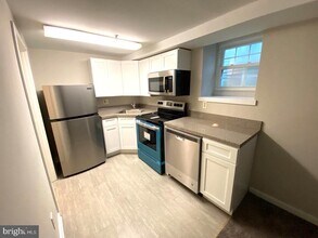 922 Montgomery Ave in Bryn Mawr, PA - Building Photo - Building Photo
