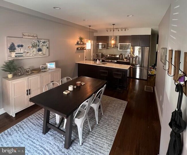 908 N 16th St in Philadelphia, PA - Building Photo - Building Photo