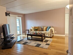 204 E Bailey Rd, Unit D in Naperville, IL - Foto de edificio - Building Photo