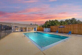 2700 S Dairy Ashford Rd in Houston, TX - Foto de edificio - Building Photo