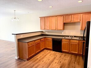 8330 Oakley Cir in Union City, GA - Foto de edificio - Building Photo