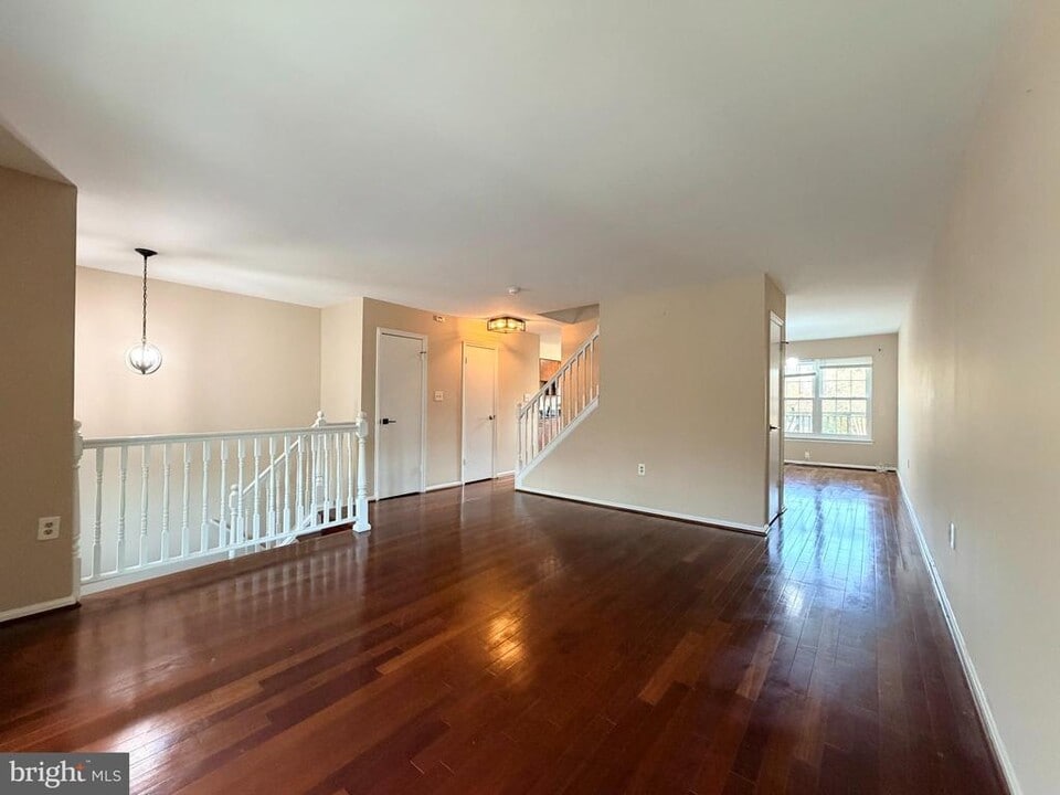 203 Autumn Flower Ln in Gaithersburg, MD - Building Photo