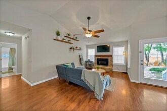 345 Firebridge Dr in Chapin, SC - Foto de edificio - Building Photo