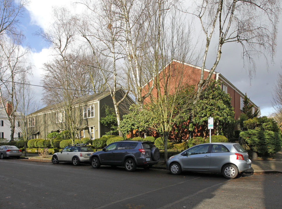 Hubbard House Condominiums in Portland, OR - Building Photo